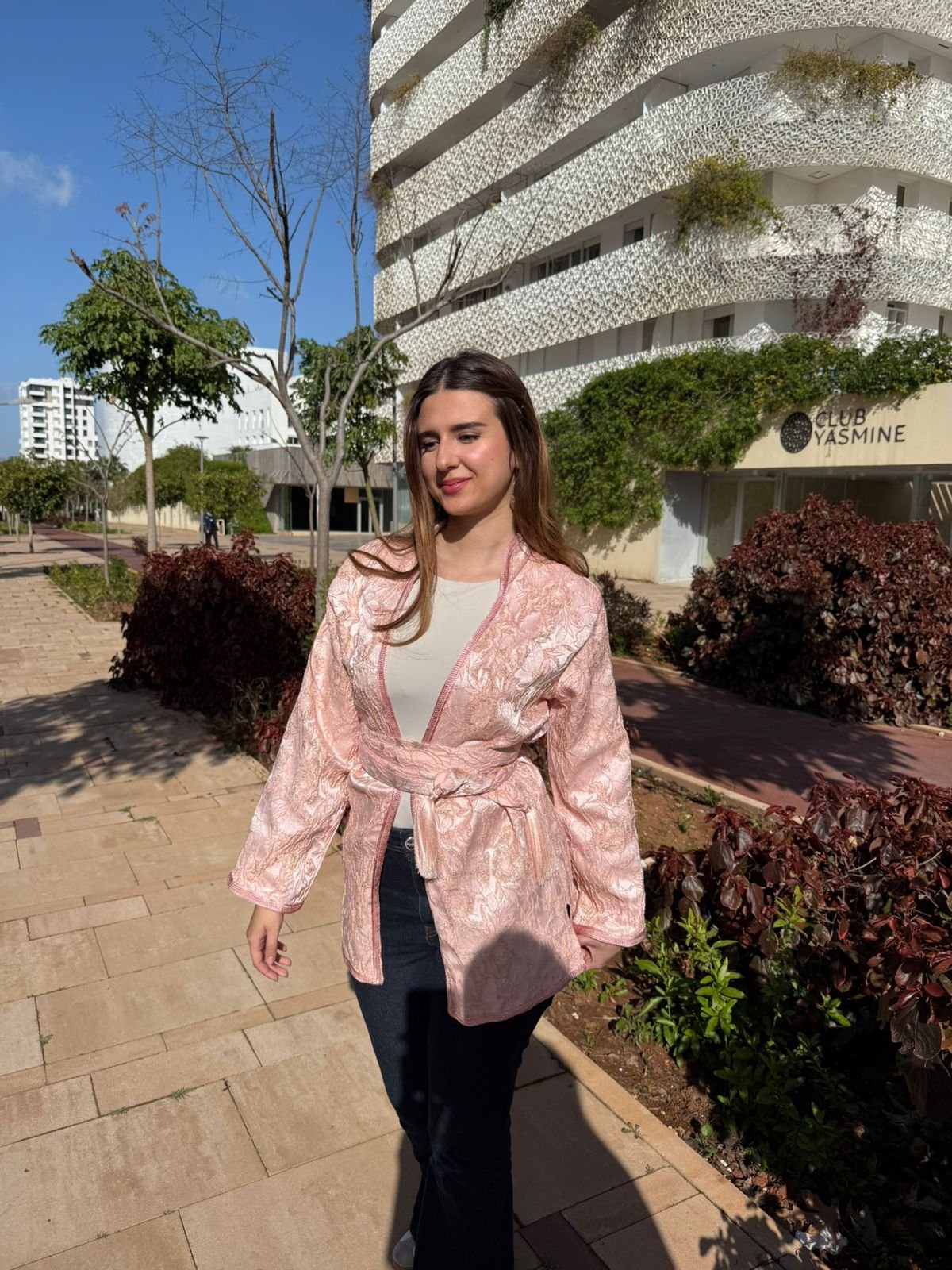 Read more about the article Djellaba : L’élégance traditionnelle marocaine au service du style moderne